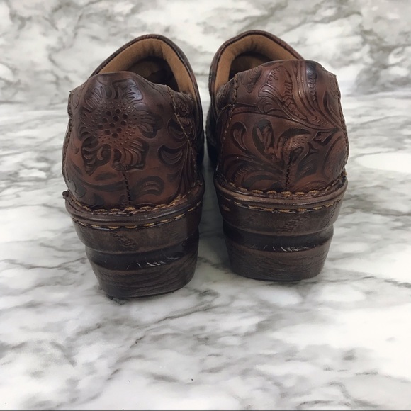 b.o.c. Brown Embossed Clogs 7.5 - Picture 4 of 6